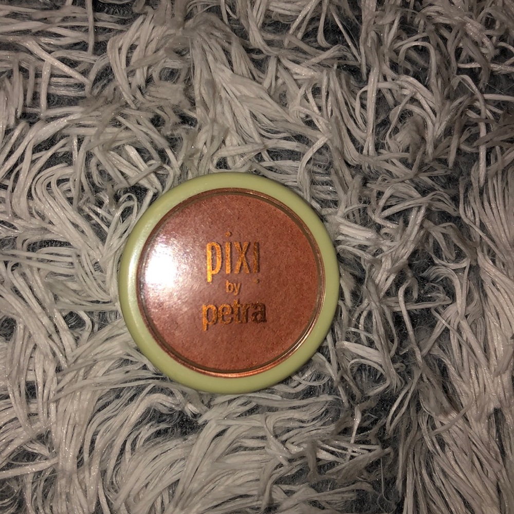 Pixi by Petra Blush in the shade “Beachrose”